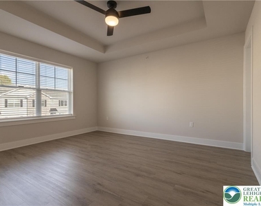 1411 Greenview Drive - Photo Thumbnail 13