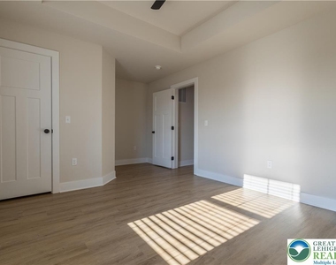 1411 Greenview Drive - Photo Thumbnail 18