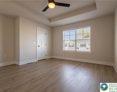 1411 Greenview Drive - Photo Thumbnail 14