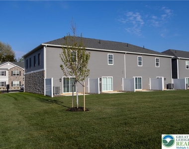 1411 Greenview Drive - Photo Thumbnail 21