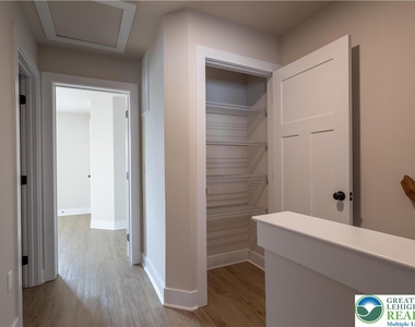 1411 Greenview Drive - Photo Thumbnail 12