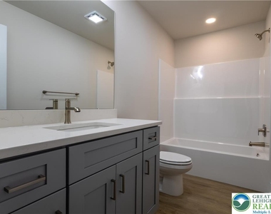 1411 Greenview Drive - Photo Thumbnail 20