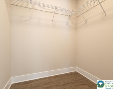 1411 Greenview Drive - Photo Thumbnail 19