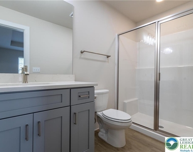 1411 Greenview Drive - Photo Thumbnail 15