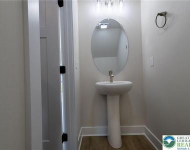 1411 Greenview Drive - Photo Thumbnail 11