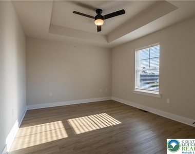 1411 Greenview Drive - Photo Thumbnail 17