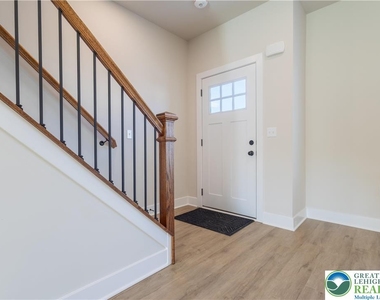 1411 Greenview Drive - Photo Thumbnail 3