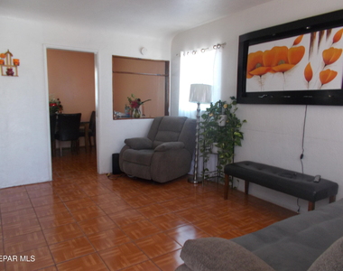 7724 Mustang Avenue - Photo Thumbnail 3