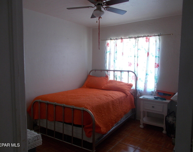 7724 Mustang Avenue - Photo Thumbnail 8