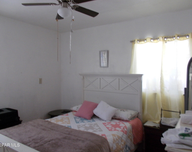 7724 Mustang Avenue - Photo Thumbnail 9