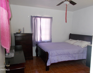 7724 Mustang Avenue - Photo Thumbnail 10