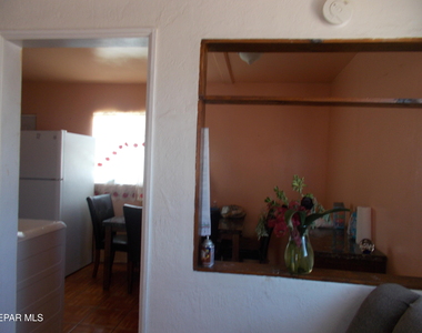 7724 Mustang Avenue - Photo Thumbnail 4