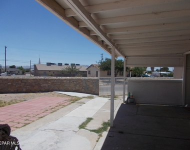 7724 Mustang Avenue - Photo Thumbnail 12