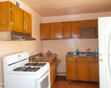7724 Mustang Avenue - Photo Thumbnail 6