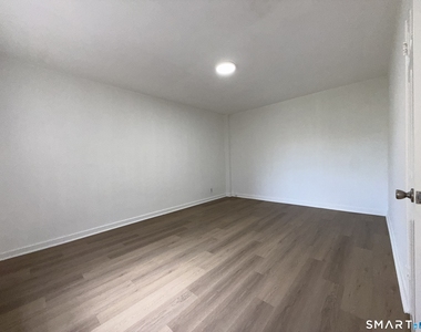 28 Strawberry Hill Avenue - Photo Thumbnail 10