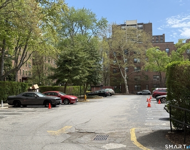 28 Strawberry Hill Avenue - Photo Thumbnail 3