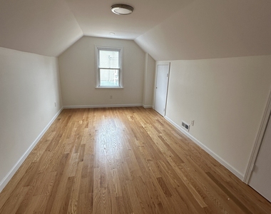 11 Colony Street - Photo Thumbnail 12