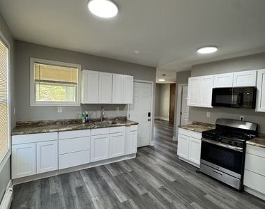 222 Hallock Avenue - Photo Thumbnail 1