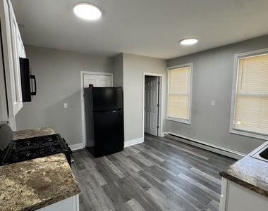 222 Hallock Avenue - Photo Thumbnail 2