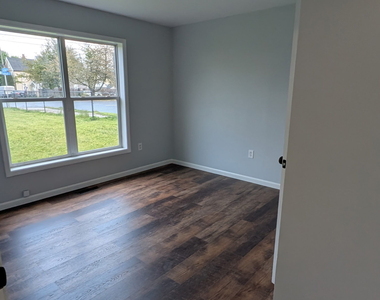 619 Shelton Street - Photo Thumbnail 4