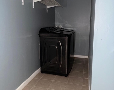 715 Noble Avenue - Photo Thumbnail 9