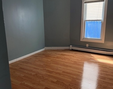 715 Noble Avenue - Photo Thumbnail 4
