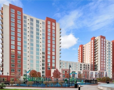 100 Commons Park - Photo Thumbnail 3