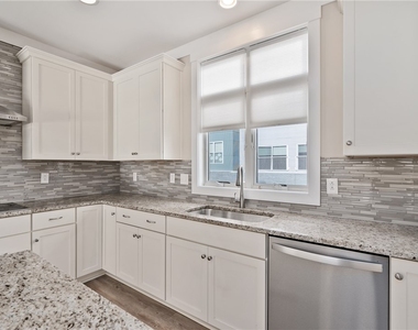 6427 Melissa Street - Photo Thumbnail 6