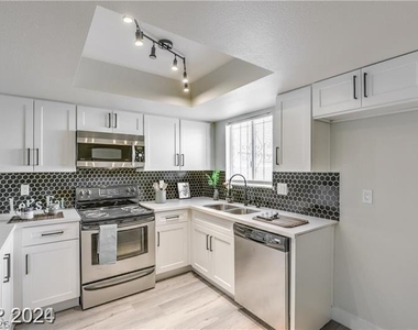 1436 N Jones Boulevard - Photo Thumbnail 4