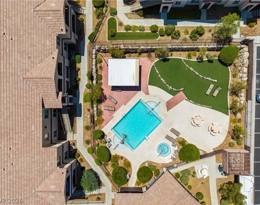 2291 W Horizon Ridge Parkway - Photo Thumbnail 21