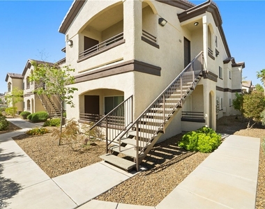 2291 W Horizon Ridge Parkway - Photo Thumbnail 18
