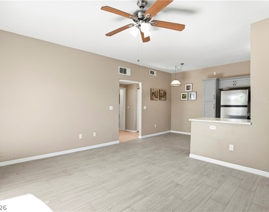 2291 W Horizon Ridge Parkway - Photo Thumbnail 1