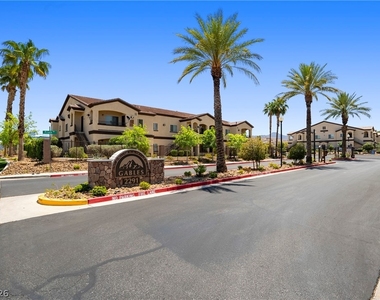 2291 W Horizon Ridge Parkway - Photo Thumbnail 23