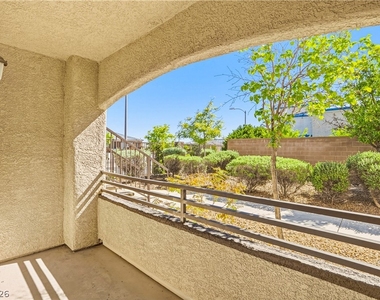 2291 W Horizon Ridge Parkway - Photo Thumbnail 16