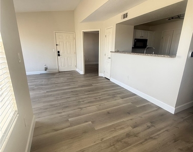 5055 W Hacienda Avenue - Photo Thumbnail 2