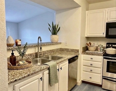 5055 W Hacienda Avenue - Photo Thumbnail 5