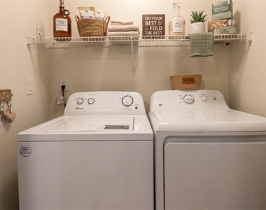 5055 W Hacienda Avenue - Photo Thumbnail 9