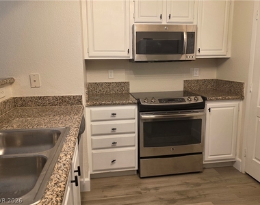 5055 W Hacienda Avenue - Photo Thumbnail 4