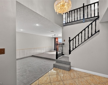 389 Summer Creek Court - Photo Thumbnail 2