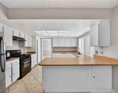 389 Summer Creek Court - Photo Thumbnail 10