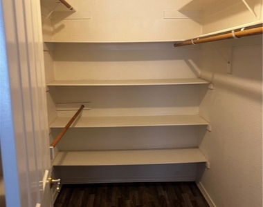 701 Capri Drive - Photo Thumbnail 16