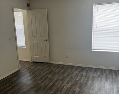701 Capri Drive - Photo Thumbnail 17