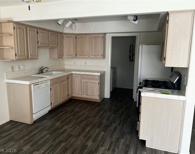 701 Capri Drive - Photo Thumbnail 12