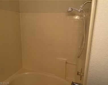 701 Capri Drive - Photo Thumbnail 15