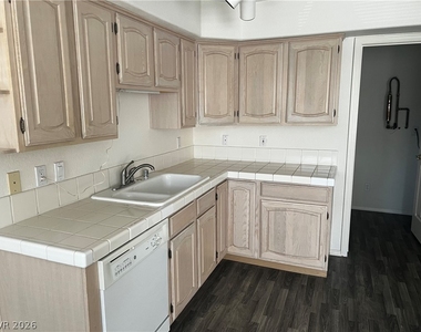 701 Capri Drive - Photo Thumbnail 11