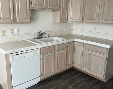 701 Capri Drive - Photo Thumbnail 10