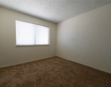 6357 Formula Way - Photo Thumbnail 18