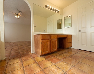 6357 Formula Way - Photo Thumbnail 23
