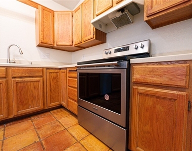 6357 Formula Way - Photo Thumbnail 10