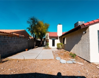 6357 Formula Way - Photo Thumbnail 29